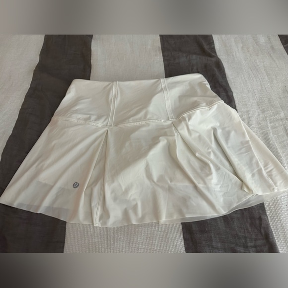 Lululemon Tennis Skirt Size 10 WHITE- Pace Rival Mid-Rise Skirt 15"… - Picture 1 of 3